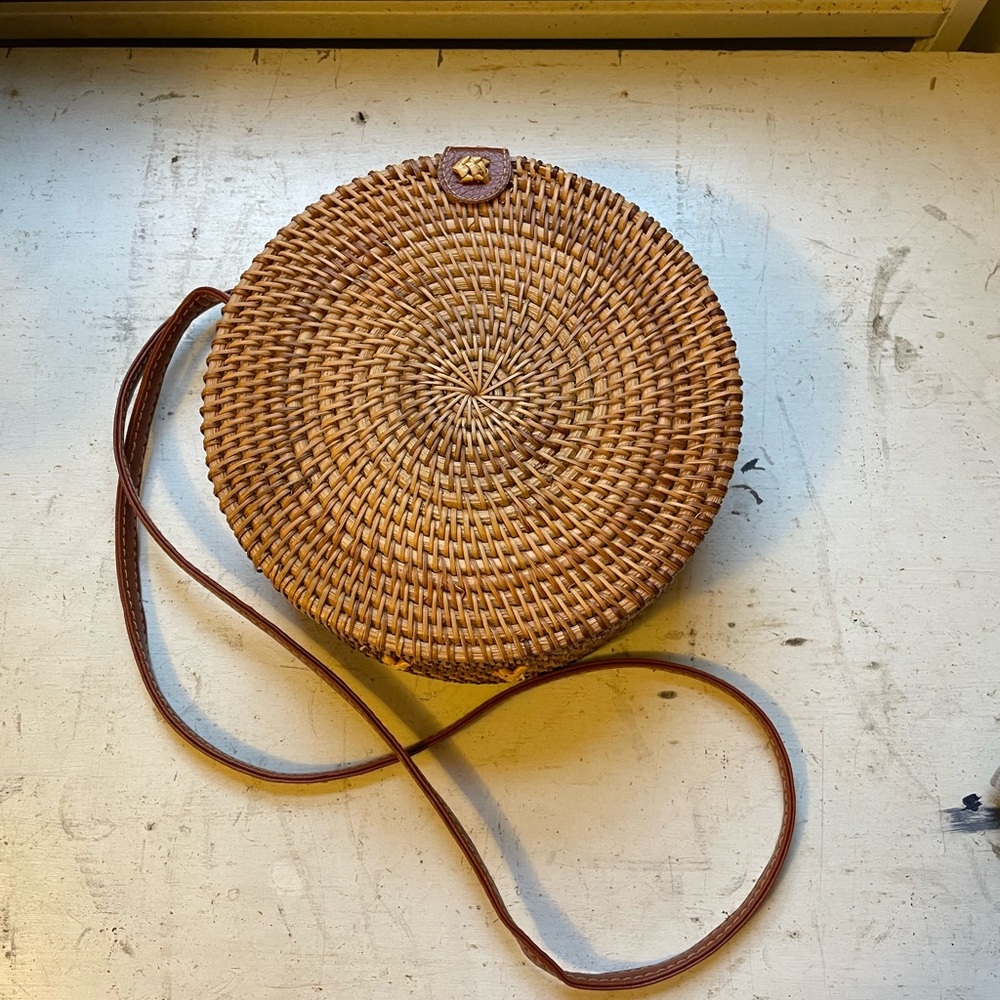 Beautiful Wicker Circle Purse